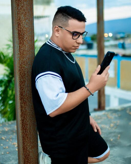 Feliz 14 de febrero a lo que más amo en este mundo: mi celular y el WiFi que nunca me abandona🤣📱❤️
@jessellecatari Le mejor 📸